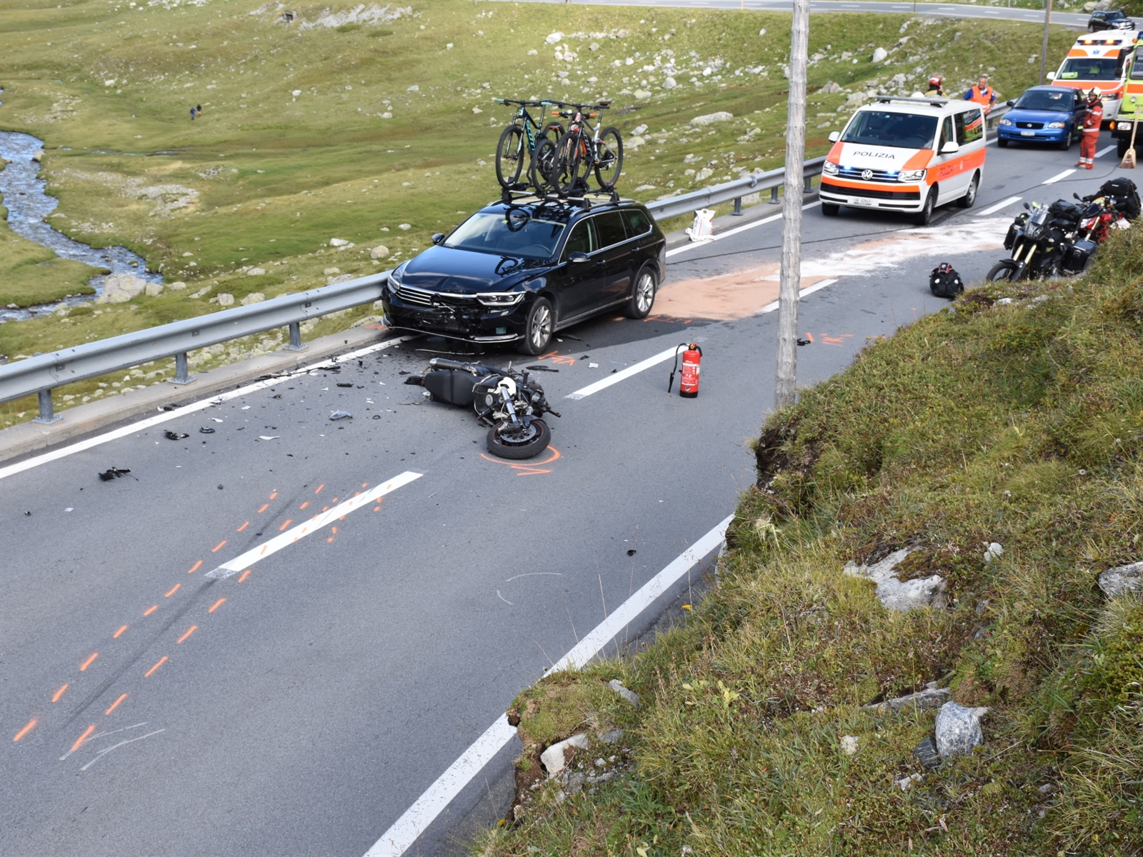 Susch: Frontalkollision Zwischen Personenwagen Und Motorrad